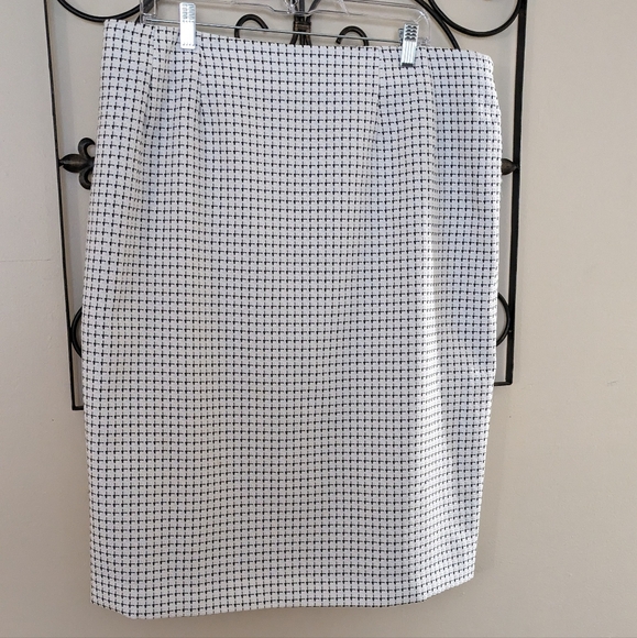 💥Checkered Skirt - Picture 1 of 6